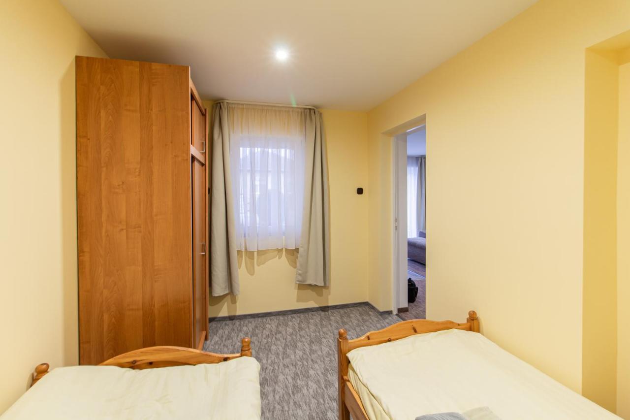 Ferienwohnung Deli Terasz A Apartman Free Parking, Self-Check-In Anytime Győr Exterior foto