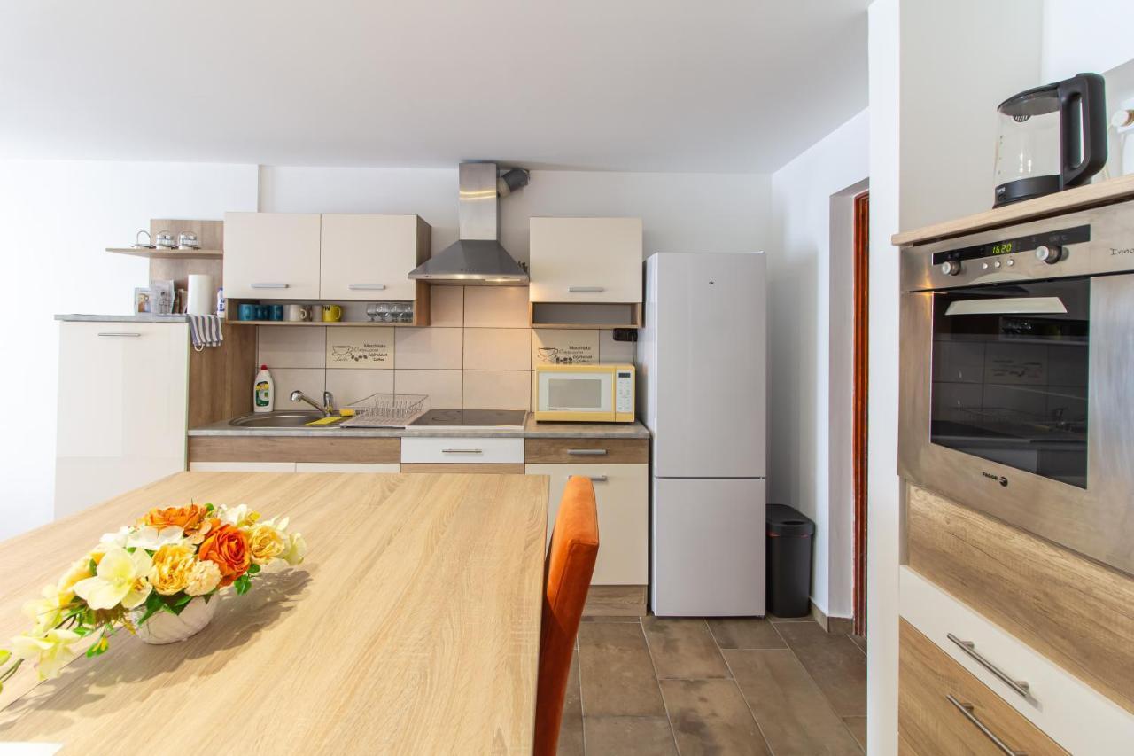 Ferienwohnung Deli Terasz A Apartman Free Parking, Self-Check-In Anytime Győr Exterior foto