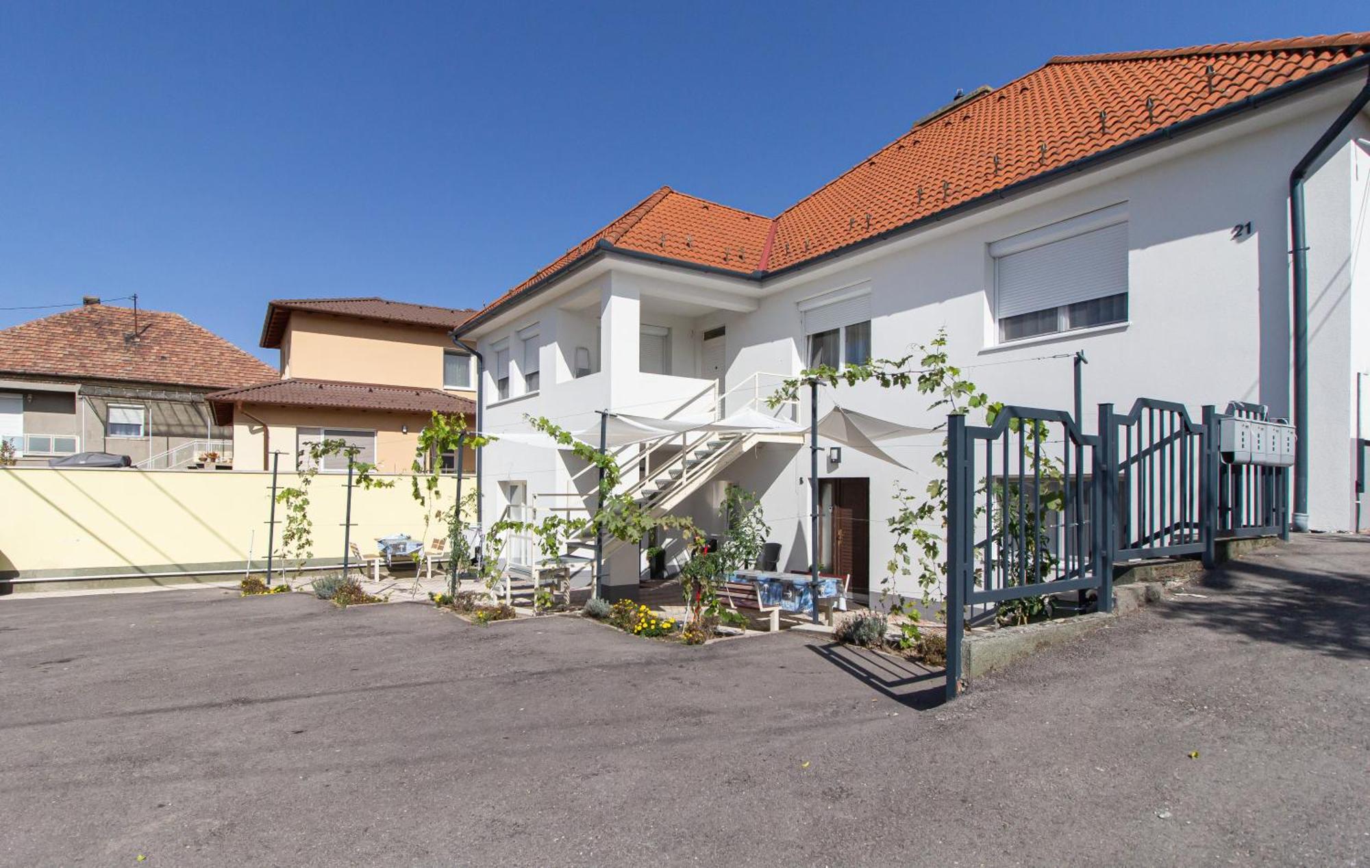 Ferienwohnung Deli Terasz A Apartman Free Parking, Self-Check-In Anytime Győr Exterior foto